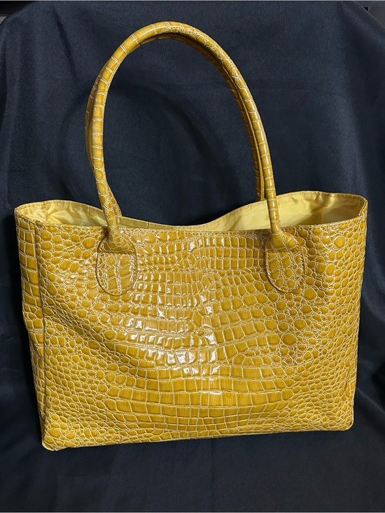 Vecceli Italy Handbags - Vecceli Italy Yellow Croc-Embossed Tote Bag